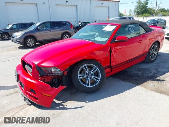 ✅ 2013 Ford Mustang Premium • VIN: 1ZVBP8EM6D5227133 • Lot: 43151087. Wystawiony na IAAI z przebiegiem 178 490 mil. Bezpłatny archiwum sprzedaży aukcyjnych z USA i szczegółowy raport historii pojazdu na DreamBid. Zdjęcie 17.
