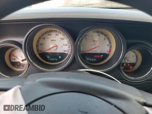 ✅ 2010 Dodge Challenger SE • VIN: 2B3CJ4DV4AH322646 • Lot: 86696424. Wystawiony na Copart z przebiegiem 173 046 mil. Bezpłatny archiwum sprzedaży aukcyjnych z USA i szczegółowy raport historii pojazdu na DreamBid. Zdjęcie 9.