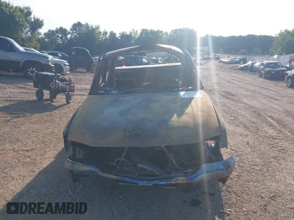 ✅ 2004 GMC Sierra 1500 SLE • VIN: 1GTEK19T34E398106 • Lot: 43032125. Listed on IAAI with Not provided. Free auction sales archive from the USA and detailed vehicle history report at DreamBid. Image 6.