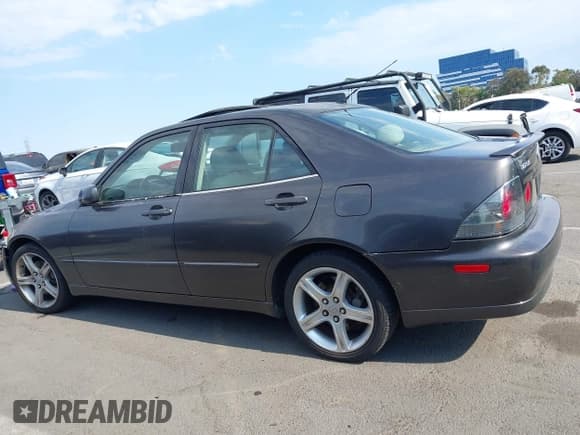 ✅ 2002 Lexus IS 300/350 • VIN: JTHBD192820061993 • Lot: 42772694. Listed on IAAI with 136,411 mi. Free auction sales archive from the USA and detailed vehicle history report at DreamBid. Image 14.