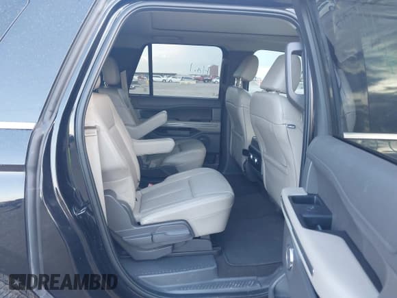 ✅ 2021 Ford Expedition Max XLT • VIN: 1FMJK1HT1MEA80450 • Lot: 43236070. Wystawiony na IAAI z przebiegiem 97 909 mil. Bezpłatny archiwum sprzedaży aukcyjnych z USA i szczegółowy raport historii pojazdu na DreamBid. Zdjęcie 8.