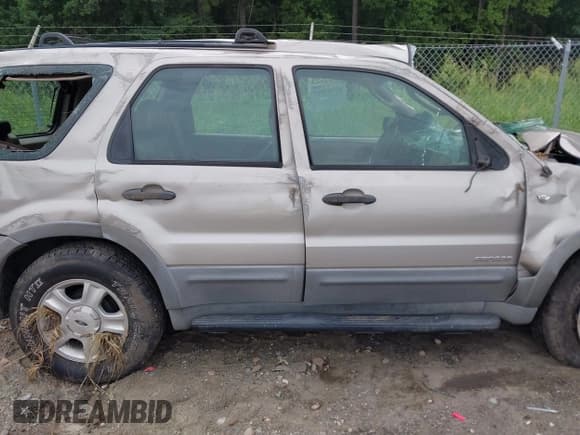 ✅ 2001 Ford Escape XLT • VIN: 1FMYU031X1KA35450 • Lot: 42747825. Listed on IAAI with 206,900 mi. Free auction sales archive from the USA and detailed vehicle history report at DreamBid. Image 14.