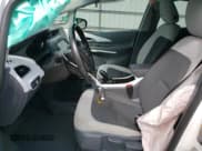 ✅ 2020 Chevrolet Bolt EV LT • VIN: 1G1FW6S06L4107102 • Lot: 47002564. Wystawiony na Copart z przebiegiem 23 267 mil. Bezpłatny archiwum sprzedaży aukcyjnych z USA i szczegółowy raport historii pojazdu na DreamBid. Zdjęcie 7.