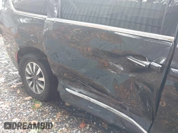 ✅ 2023 Chrysler Pacifica Hybrid Limited • VIN: 2C4RC1S76PR599596 • Lot: 43427260. Listed on IAAI with 32,972 mi. Free auction sales archive from the USA and detailed vehicle history report at DreamBid. Image 6.