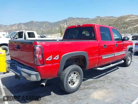 ✅ 2005 Chevrolet Silverado 2500HD LS • VIN: 1GCHK23U85F835517 • Lot: 42348998. Wystawiony na IAAI z przebiegiem 206 783 mil. Bezpłatny archiwum sprzedaży aukcyjnych z USA i szczegółowy raport historii pojazdu na DreamBid. Zdjęcie 4.