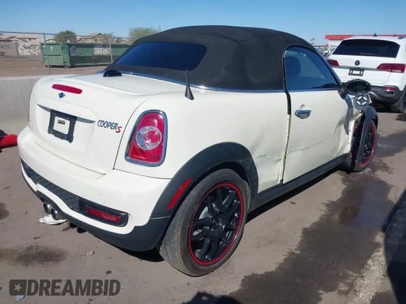 ✅ 2015 MINI Roadster S • VIN: WMWSY3C51FT595455 • Lot: 41670221. Listed on IAAI with 24,680 mi. Free auction sales archive from the USA and detailed vehicle history report at DreamBid. Image 4.