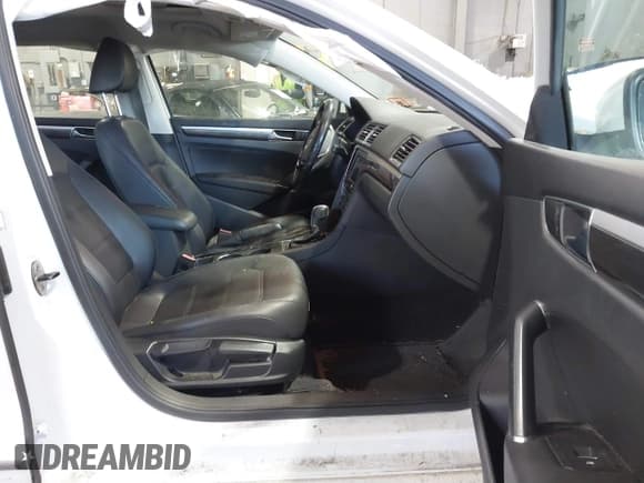 ✅ 2017 Volkswagen Passat SE • VIN: 1VWBT7A30HC056657 • Lot: 41535452. Listed on IAAI with 140,434 mi. Free auction sales archive from the USA and detailed vehicle history report at DreamBid. Image 5.