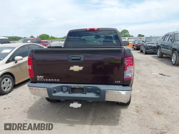 ✅ 2008 Chevrolet Silverado 1500 • VIN: 1GCEC19Y28Z298330 • Lot: 42272489. Wystawiony na IAAI z przebiegiem 97 076 mil. Bezpłatny archiwum sprzedaży aukcyjnych z USA i szczegółowy raport historii pojazdu na DreamBid. Zdjęcie 16.