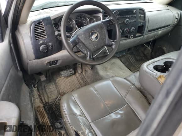 2009 Chevrolet Silverado 3500HD WT с VIN 1GBJC74K39E135526, выставлен на аукционе Copart как лот 55476145 с пробегом 231 642 миль миль и Чистый • Clean title. История ставок и продаж доступна на DreamBid. Изображение 8.