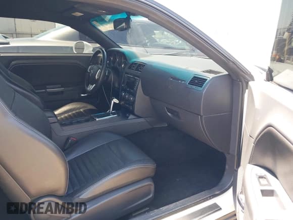 ✅ 2012 Dodge Challenger SXT • VIN: 2C3CDYAG5CH315201 • Lot: 42966307. Wystawiony na IAAI z przebiegiem 107 154 mil. Bezpłatny archiwum sprzedaży aukcyjnych z USA i szczegółowy raport historii pojazdu na DreamBid. Zdjęcie 5.