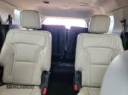 ✅ 2017 Ford Explorer Platinum • VIN: 1FM5K8HTXHGA01359 • Lot: 90813735. Wystawiony na Copart z przebiegiem 130 077 mil. Bezpłatny archiwum sprzedaży aukcyjnych z USA i szczegółowy raport historii pojazdu na DreamBid. Zdjęcie 10.