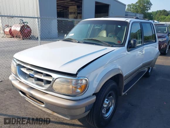 ✅ 1997 Ford Explorer XL • VIN: 1FMDU34E4VUB65137 • Lot: 42589034. Listed on IAAI with 209,184 mi. Free auction sales archive from the USA and detailed vehicle history report at DreamBid. Image 2.