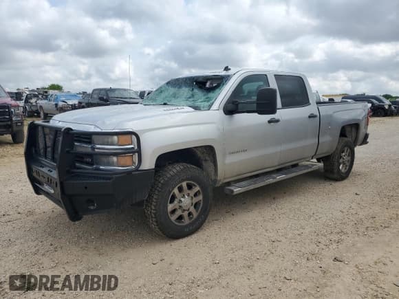 ✅ 2015 Chevrolet Silverado 2500HD LT • VIN: 1GC1KVE83FF135165 • Лот: 53682285. Опубликован ранее на Copart с пробегом 199 266 миль. Бесплатный доступ к архиву аукционных продаж из США и подробный отчёт об истории автомобиля на DreamBid. Изображение 1.