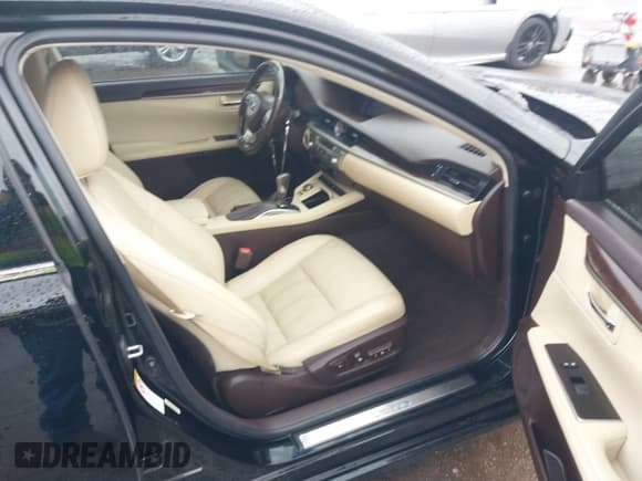 ✅ 2016 Lexus ES 300h • VIN: JTHBW1GG9G2106072 • Lot: 43560217. Wystawiony na IAAI z przebiegiem 125 460 mil. Bezpłatny archiwum sprzedaży aukcyjnych z USA i szczegółowy raport historii pojazdu na DreamBid. Zdjęcie 5.