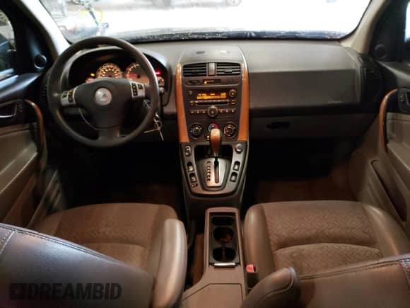 2007 Saturn VUE V6 z VIN 5GZCZ53497S867604, wystawiony jako Copart lot #79205124 z przebiegiem 179 013 mil mil oraz Czysty tytuł • Clean title. Historia ofert i sprzedaży dostępna na DreamBid. Obrazek 8.