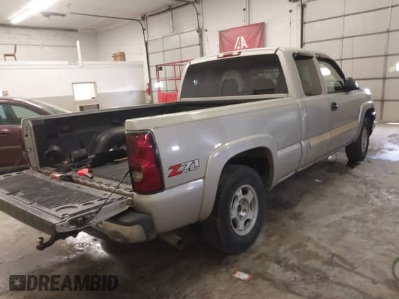 2004 Chevrolet Silverado 1500 с VIN 1GCEK19T84E178573, выставлен на аукционе IAAI как лот 41602060 с пробегом 212 900 миль миль и . История ставок и продаж доступна на DreamBid. Изображение 4.