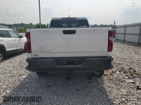 ✅ 2024 Chevrolet Silverado 2500HD Work Truck • VIN: 2GC4YLE79R1211734 • Lot: 57042885. Wystawiony na Copart z przebiegiem 28 576 mil. Bezpłatny archiwum sprzedaży aukcyjnych z USA i szczegółowy raport historii pojazdu na DreamBid. Zdjęcie 6.