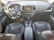 ✅ 2017 Jeep Cherokee L Plus Pkg • VIN: 1C4PJMBS8HW631461 • Lot: 72089295. Wystawiony na Copart z przebiegiem 234 792 mil. Bezpłatny archiwum sprzedaży aukcyjnych z USA i szczegółowy raport historii pojazdu na DreamBid. Zdjęcie 8.