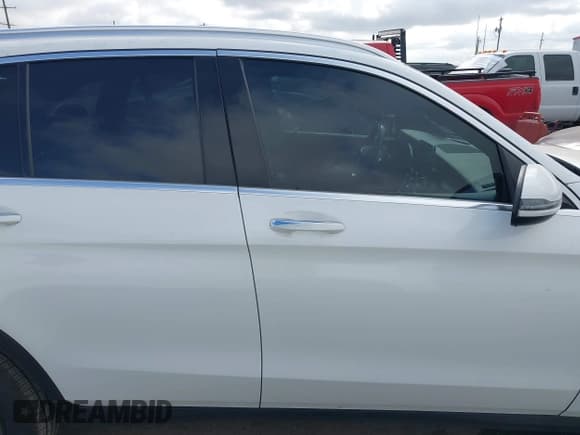 ✅ 2019 Mercedes-Benz GLC 300 • VIN: WDC0G4JB4KV158134 • Лот: 43104789. Опубликован ранее на IAAI с пробегом 59 880 миль. Бесплатный доступ к архиву аукционных продаж из США и подробный отчёт об истории автомобиля на DreamBid. Изображение 13.