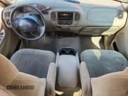 ✅ 2000 Ford F-150 XL • VIN: 1FTRX07L7YKA25495 • Lot: 84915535. Wystawiony na Copart z przebiegiem Nie podano. Bezpłatny archiwum sprzedaży aukcyjnych z USA i szczegółowy raport historii pojazdu na DreamBid. Zdjęcie 8.