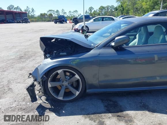 ✅ 2013 Audi RS 5 • VIN: WUAC6AFR2DA900747 • Lot: 41822517. Wystawiony na IAAI z przebiegiem 76 468 mil. Bezpłatny archiwum sprzedaży aukcyjnych z USA i szczegółowy raport historii pojazdu na DreamBid. Zdjęcie 6.