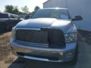 ✅ 2009 Dodge 1500 Laramie • VIN: 1D3HB13TX9S765945 • Lot: 42655560. Wystawiony na IAAI z przebiegiem 311 304 mil. Bezpłatny archiwum sprzedaży aukcyjnych z USA i szczegółowy raport historii pojazdu na DreamBid. Zdjęcie 6.