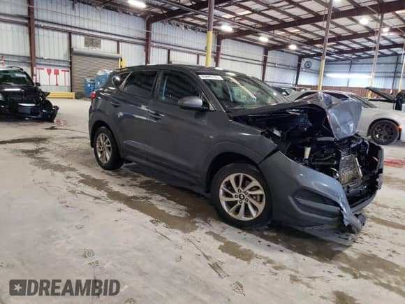 2017 Hyundai Tucson SE z VIN KM8J23A4XHU393961, wystawiony jako Copart lot #85645105 z przebiegiem 86 519 mil mil oraz Szkoda całkowita • Salvage title. Historia ofert i sprzedaży dostępna na DreamBid. Obrazek 4.