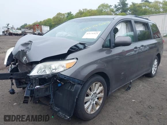 ✅ 2012 Toyota Sienna XLE • VIN: 5TDDK3DC8CS044153 • Lot: 42174323. Wystawiony na IAAI z przebiegiem 132 828 mil. Bezpłatny archiwum sprzedaży aukcyjnych z USA i szczegółowy raport historii pojazdu na DreamBid. Zdjęcie 2.