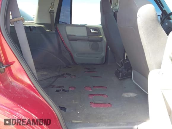 ✅ 2004 Ford Expedition Special Service • VIN: 1FMPU15L24LB71702 • Lot: 42486430. Listed on IAAI with 107,601 mi. Free auction sales archive from the USA and detailed vehicle history report at DreamBid. Image 8.