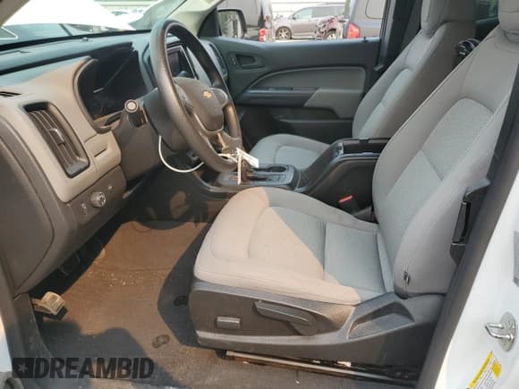 ✅ 2020 Chevrolet Colorado 2WD Work Truck • VIN: 1GCHSBEA1L1104960 • Lot: 71500925. Wystawiony na Copart z przebiegiem 21 401 mil. Bezpłatny archiwum sprzedaży aukcyjnych z USA i szczegółowy raport historii pojazdu na DreamBid. Zdjęcie 7.