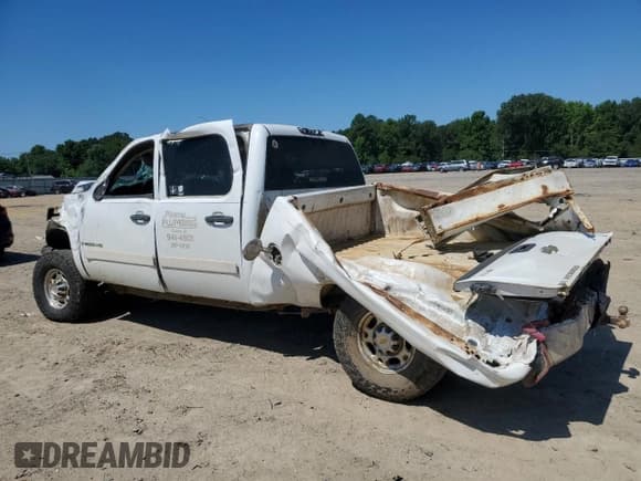 ✅ 2007 Chevrolet Silverado 2500HD 2LT • VIN: 1GCHK23K97F567398 • Lot: 58485604. Wystawiony na Copart z przebiegiem Nie podano. Bezpłatny archiwum sprzedaży aukcyjnych z USA i szczegółowy raport historii pojazdu na DreamBid. Zdjęcie 2.