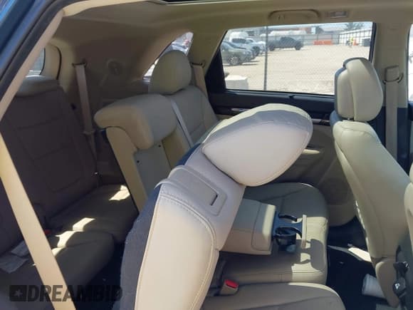 ✅ 2015 Kia Sorento EX • VIN: 5XYKU4A76FG581507 • Lot: 42583958. Wystawiony na IAAI z przebiegiem 74 664 mil. Bezpłatny archiwum sprzedaży aukcyjnych z USA i szczegółowy raport historii pojazdu na DreamBid. Zdjęcie 8.