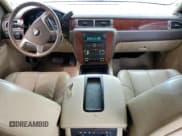 ✅ 2013 Chevrolet Suburban LT • VIN: 1GNSKJE76DR318499 • Lot: 71840624. Wystawiony na Copart z przebiegiem 191 050 mil. Bezpłatny archiwum sprzedaży aukcyjnych z USA i szczegółowy raport historii pojazdu na DreamBid. Zdjęcie 8.