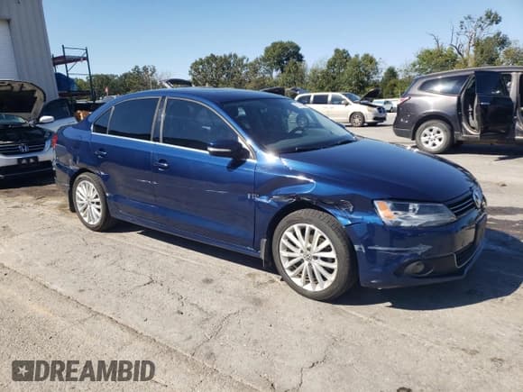 ✅ 2011 Volkswagen Jetta SEL • VIN: 3VWLX7AJ6BM079020 • Lot: 85310235. Wystawiony na Copart z przebiegiem 98 558 mil. Bezpłatny archiwum sprzedaży aukcyjnych z USA i szczegółowy raport historii pojazdu na DreamBid. Zdjęcie 4.