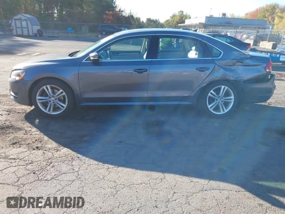 ✅ 2015 Volkswagen Passat SE • VIN: 1VWBV7A36FC078234 • Лот: 43385672. Опубликован ранее на IAAI с пробегом 102 906 миль. Бесплатный доступ к архиву аукционных продаж из США и подробный отчёт об истории автомобиля на DreamBid. Изображение 14.