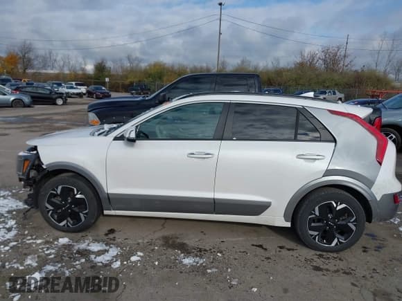 ✅ 2023 Kia Niro Wave • VIN: KNDCT3L18P5019998 • Lot: 43665874. Wystawiony na IAAI z przebiegiem 91 793 mil. Bezpłatny archiwum sprzedaży aukcyjnych z USA i szczegółowy raport historii pojazdu na DreamBid. Zdjęcie 15.