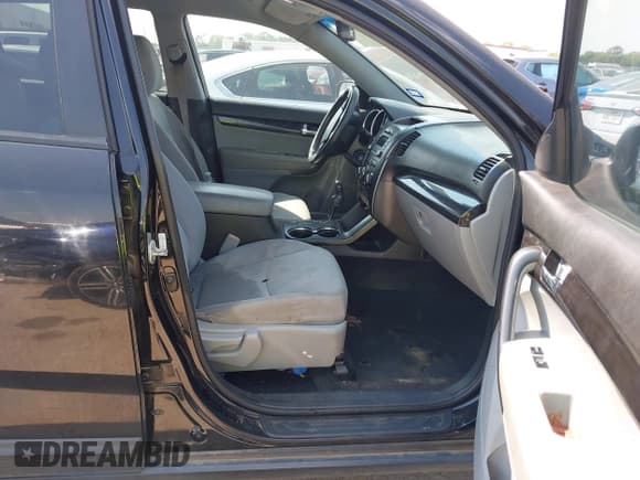 ✅ 2013 Kia Sorento LX • VIN: 5XYKT4A27DG338308 • Лот: 43229458. Опубликован ранее на IAAI с пробегом 295 048 миль. Бесплатный доступ к архиву аукционных продаж из США и подробный отчёт об истории автомобиля на DreamBid. Изображение 5.