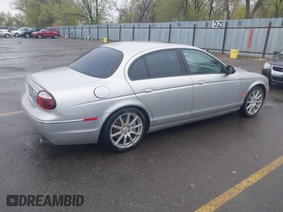 ✅ 2005 Jaguar S-Type • VIN: SAJWA03V451N24124 • Lot: 42062179. Listed on IAAI with 286,268 mi. Free auction sales archive from the USA and detailed vehicle history report at DreamBid. Image 4.