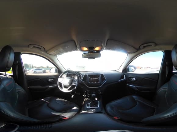 ✅ 2017 Jeep Cherokee Trailhawk L Plus • VIN: 1C4PJMBS3HD227978 • Lot: 42242791. Wystawiony na IAAI z przebiegiem 76 982 mil. Bezpłatny archiwum sprzedaży aukcyjnych z USA i szczegółowy raport historii pojazdu na DreamBid. Zdjęcie 18.