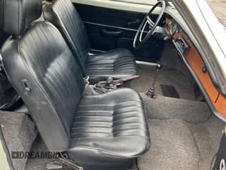 ✅ 1971 Volkswagen Karmann Ghia • VIN: 1412097970 • Lot: 56450495. Wystawiony na Copart z przebiegiem 37 116 mil. Bezpłatny archiwum sprzedaży aukcyjnych z USA i szczegółowy raport historii pojazdu na DreamBid. Zdjęcie 5.