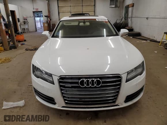 ✅ 2015 Audi A7 Premium Plus • VIN: WAUWMAFC3FN002842 • Lot: 82123764. Wystawiony na Copart z przebiegiem 102 162 mil. Bezpłatny archiwum sprzedaży aukcyjnych z USA i szczegółowy raport historii pojazdu na DreamBid. Zdjęcie 5.