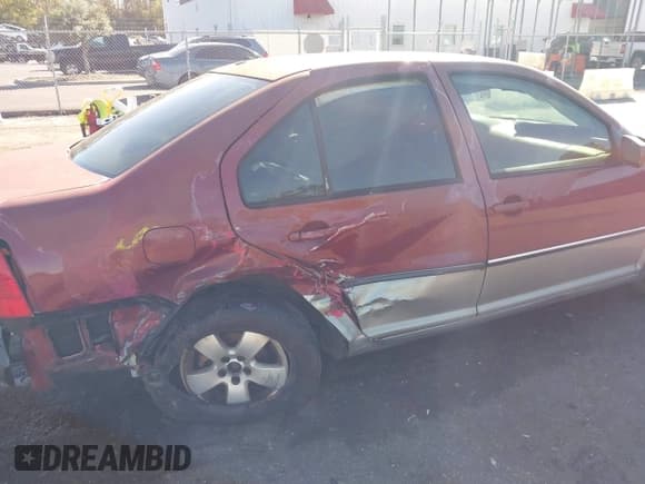 ✅ 2004 Volkswagen Jetta GLS • VIN: 3VWSR69M34M079039 • Lot: 43530395. Listed on IAAI with 210,914 mi. Free auction sales archive from the USA and detailed vehicle history report at DreamBid. Image 6.