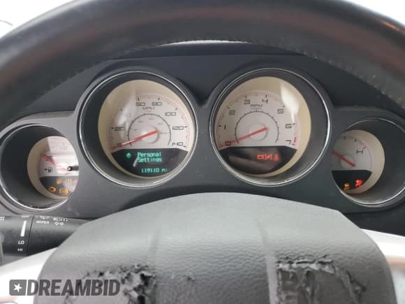 ✅ 2013 Dodge Challenger Rallye Redline • VIN: 2C3CDYAG3DH604031 • Lot: 89136615. Wystawiony na Copart z przebiegiem 119 110 mil. Bezpłatny archiwum sprzedaży aukcyjnych z USA i szczegółowy raport historii pojazdu na DreamBid. Zdjęcie 9.