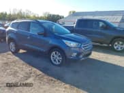 ✅ 2018 Ford Escape SE • VIN: 1FMCU9GD1JUA05082 • Лот: 43401374. Опубликован ранее на IAAI с пробегом 113 049 миль. Бесплатный доступ к архиву аукционных продаж из США и подробный отчёт об истории автомобиля на DreamBid. Изображение 1.