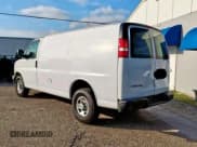 ✅ 2019 Chevrolet Express Cargo • VIN: 1GCWGAFP8K1370612 • Lot: 92347425. Wystawiony na Copart z przebiegiem 104 740 mil. Bezpłatny archiwum sprzedaży aukcyjnych z USA i szczegółowy raport historii pojazdu na DreamBid. Zdjęcie 3.