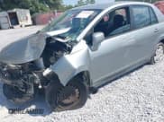 ✅ 2010 Nissan Versa S • VIN: 3N1BC1AP8AL393352 • Лот: 43222504. Опубликован ранее на IAAI с пробегом 157 069 миль. Бесплатный доступ к архиву аукционных продаж из США и подробный отчёт об истории автомобиля на DreamBid. Изображение 6.