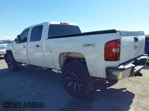 2007 Chevrolet Silverado 2500HD 1LT z VIN 1GCHK23687F509446, wystawiony jako IAAI lot #43417222 z przebiegiem 397 685 mil mil oraz . Historia ofert i sprzedaży dostępna na DreamBid. Obrazek 15.