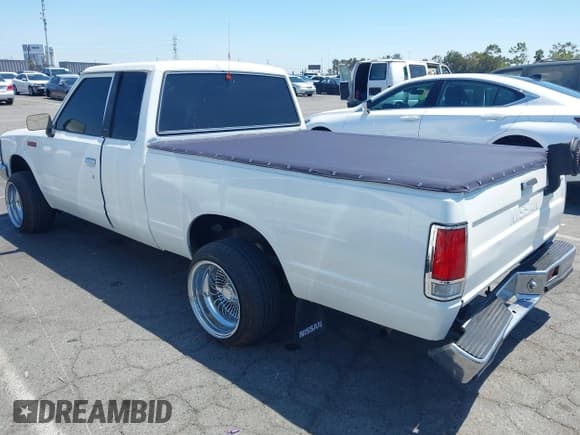 ✅ 1986 Nissan 720 • VIN: JN6ND06S6GW109456 • Lot: 42944828. Wystawiony na IAAI z przebiegiem 137 049 mil. Bezpłatny archiwum sprzedaży aukcyjnych z USA i szczegółowy raport historii pojazdu na DreamBid. Zdjęcie 3.