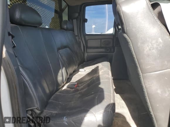 ✅ 2002 Chevrolet Silverado 2500HD • VIN: 1GCHK29U22E132147 • Lot: 91255045. Wystawiony na Copart z przebiegiem Nie podano. Bezpłatny archiwum sprzedaży aukcyjnych z USA i szczegółowy raport historii pojazdu na DreamBid. Zdjęcie 10.
