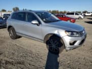 ✅ 2015 Volkswagen Touareg Sport • VIN: WVGEF9BP6FD007129 • Lot: 82715955. Wystawiony na Copart z przebiegiem 183 271 mil. Bezpłatny archiwum sprzedaży aukcyjnych z USA i szczegółowy raport historii pojazdu na DreamBid. Zdjęcie 4.